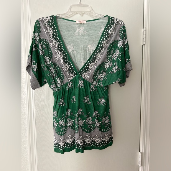 Lux Green V-Neck Top. Size small - Picture 1 of 9
